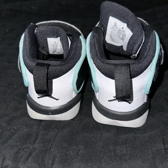 Jordan “Tiffany” and white Huaraches 7C - Picture 3 of 7